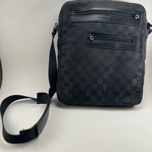 Gucci black messenger crossbody